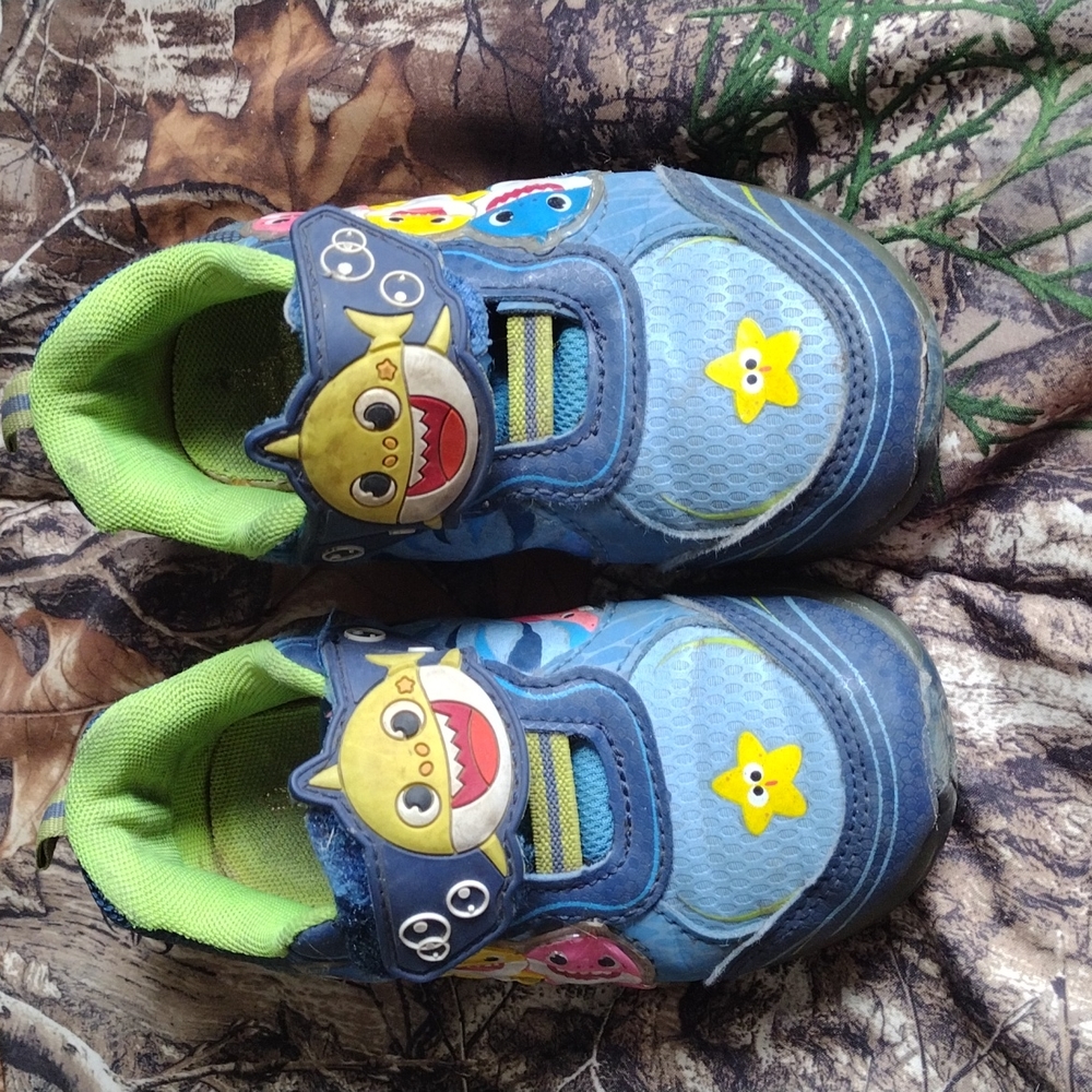 Boys shoes